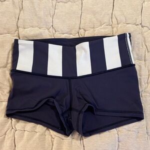 Lululemon reversible yoga shorts navy blue and white size 4